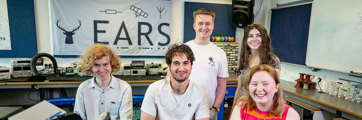 Students in Makerspace facility