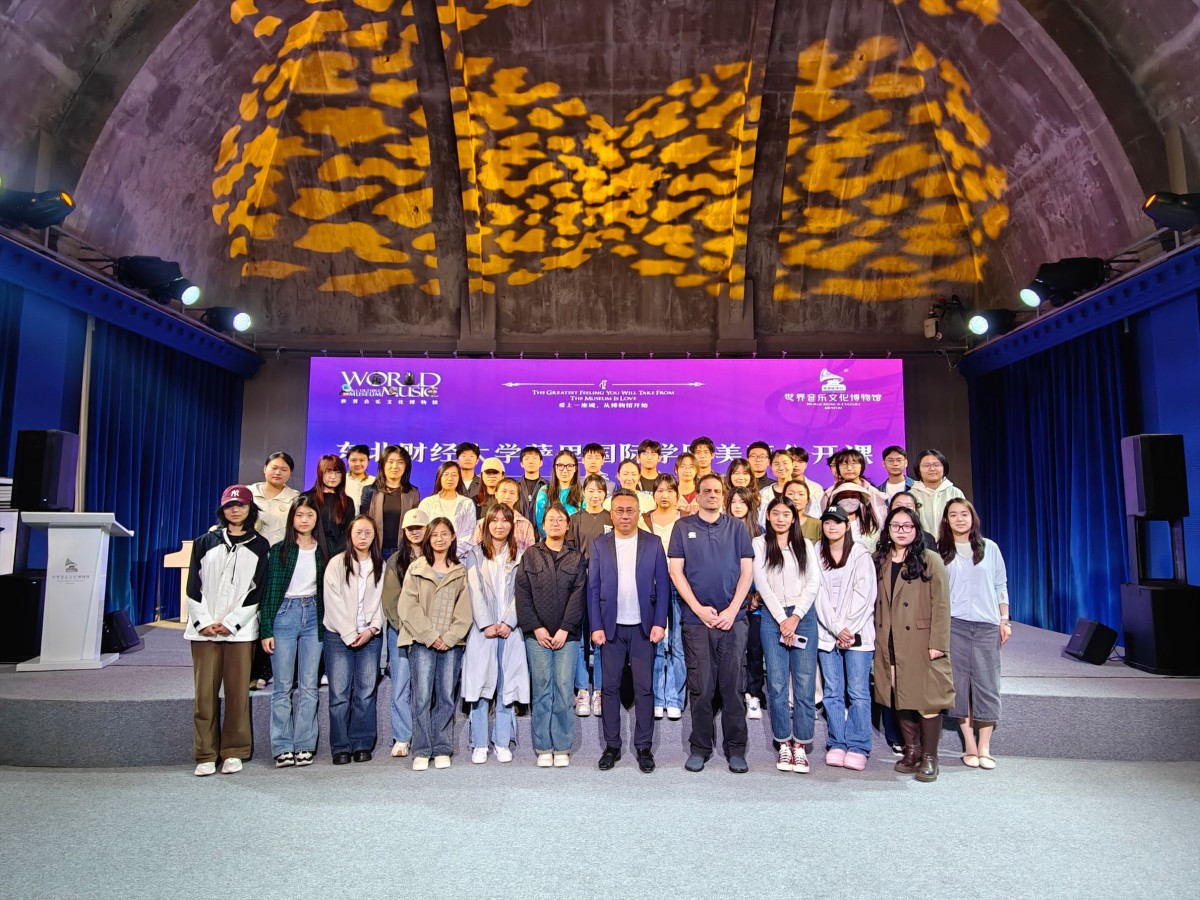 Students at Dalian Music and Culture Museum