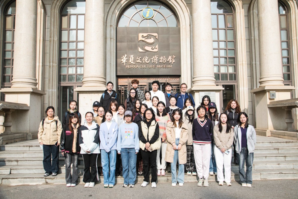 SII-DUFE students on a field trip