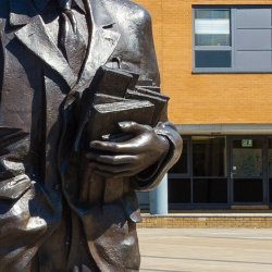 Alan Turing statue