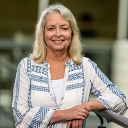 Dr Carin Magnusson 