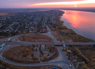 The road to Krym through the Kherson Bridge in Antonovka - GETTY