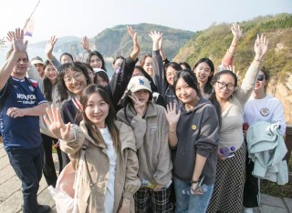 SII-DUFE students on a field trip to Jinshitan Geological Park