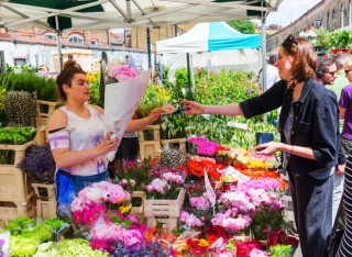 lady selling and woman buying flowers