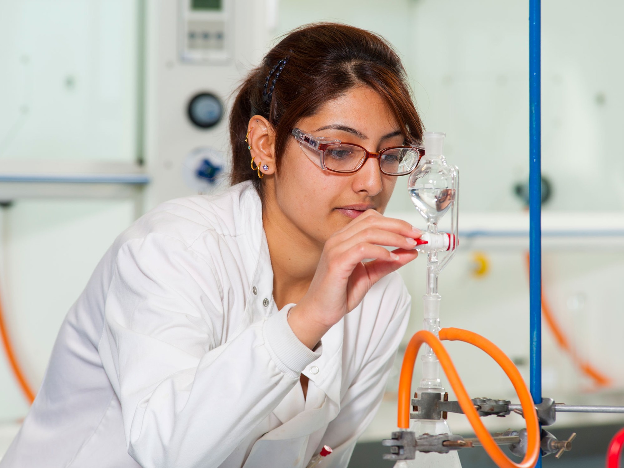 Medicinal Chemistry BSc Hons Or MChem Degree Course 2025 Entry   Chemistry Lab Experiment Student Banner 