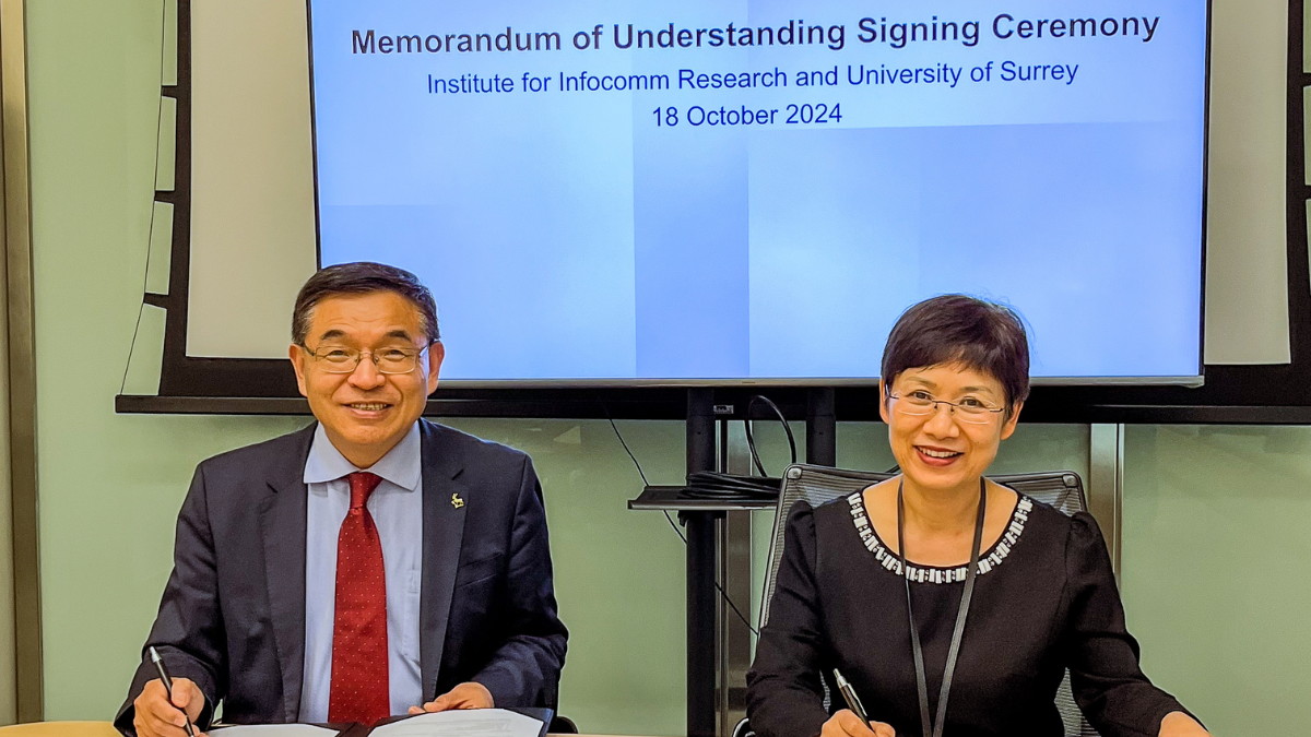 Max Lu and Sun Sumei signing MOU