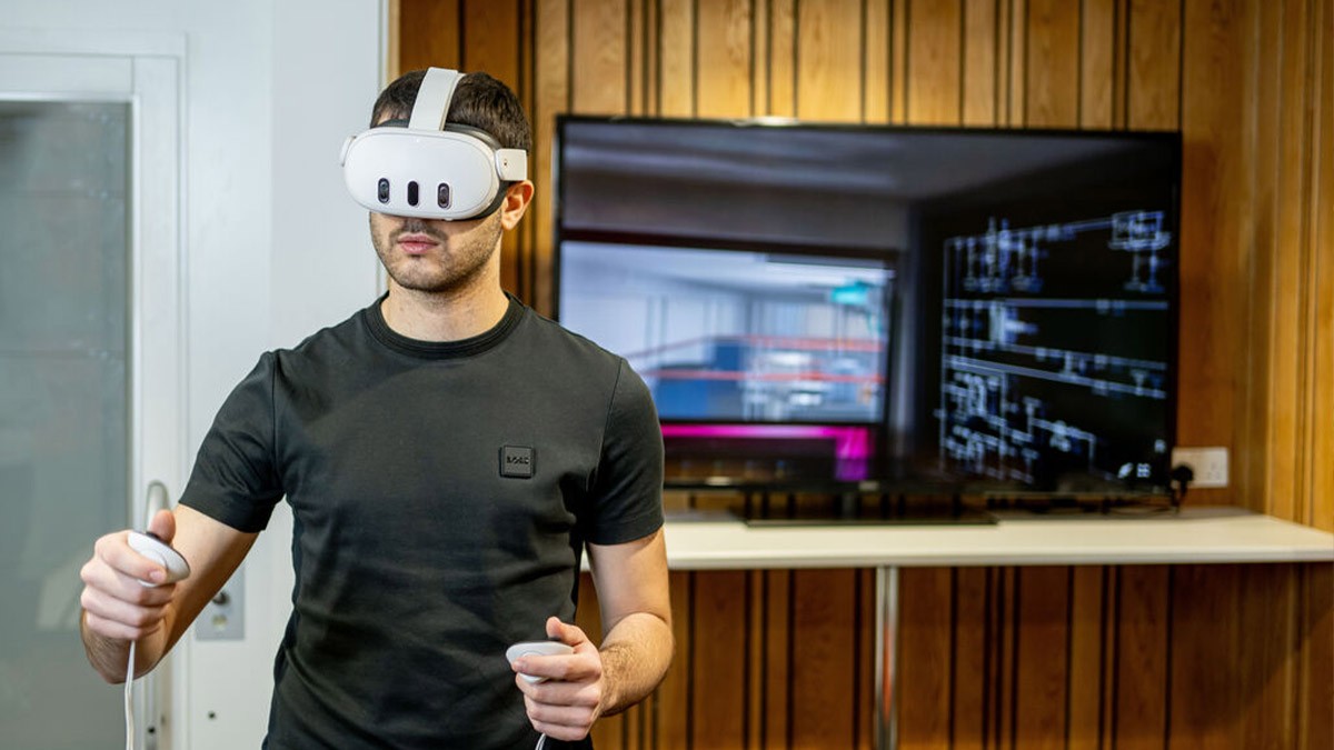 A Surrey student operating the Pilot Plant VR digital twin